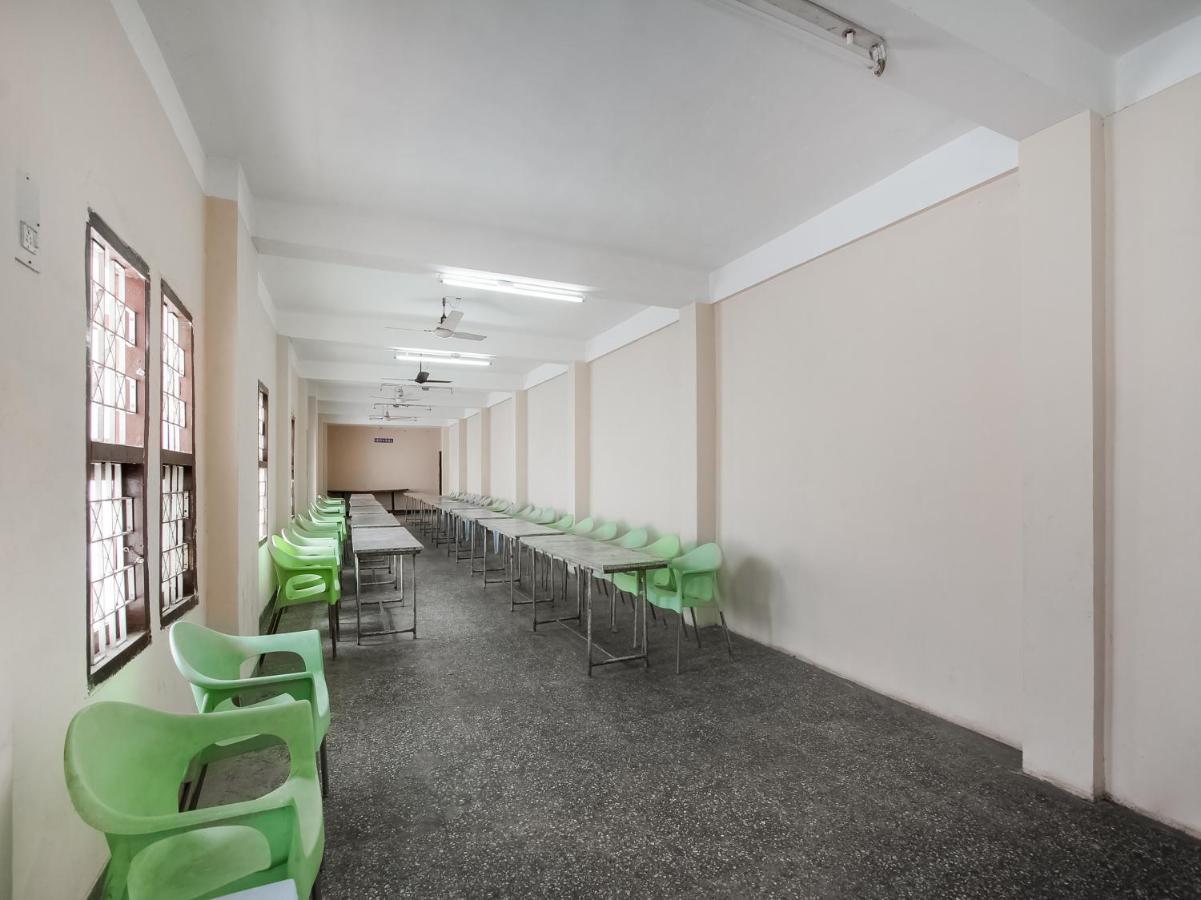 Spot On 43451 Hotel Sakunthala International Тирунелвели Екстериор снимка